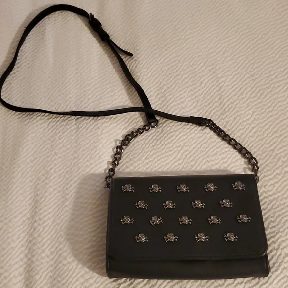 BETSY JOHNSON black Skull Purse Magnetic Clasp Solid Construction!! - Picture 1 of 11